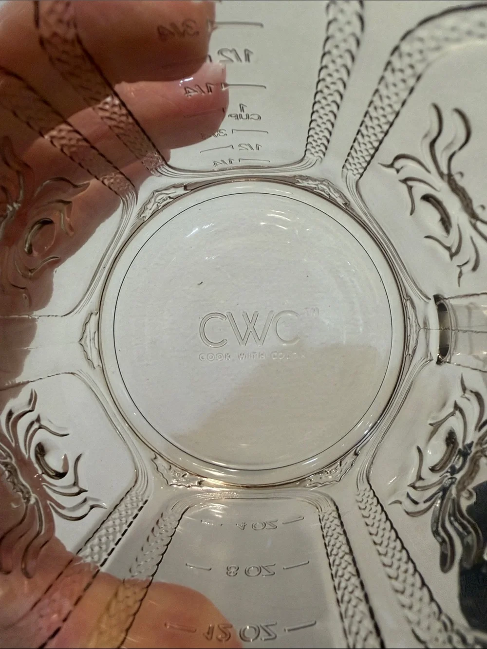 NWT. Viral!! CWC, (Cook With Color), 16oz., glass measuring cup.